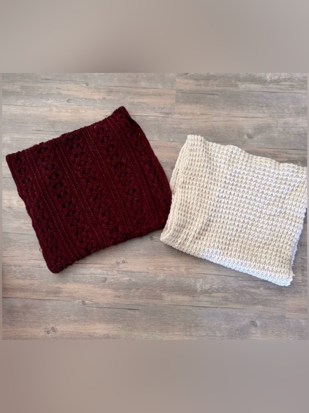Ardene white and red infinity scarves - set of 2